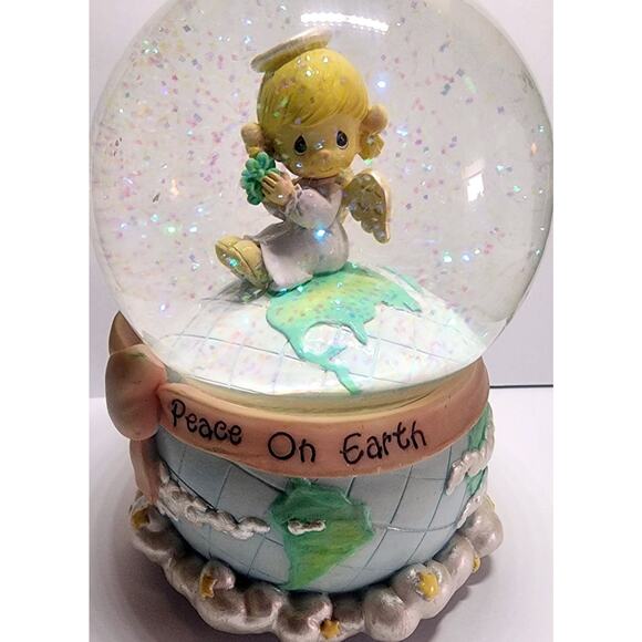 Precious Moments Snowglobe Peace on Earth 2003 Plays Joy to the World Works - Picture 1 of 14